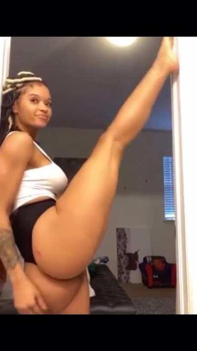 Give it her in this position fast 💦💦