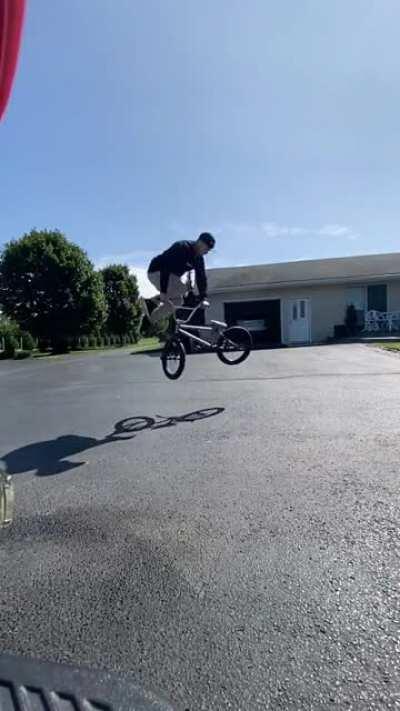 Slow motion hop whips just look so dope