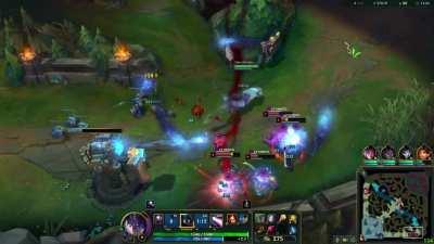 Aurelion Sol has a tea party with four enemies under turret