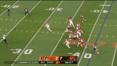 [Highlight] Burrow gets caught off guard by the snap