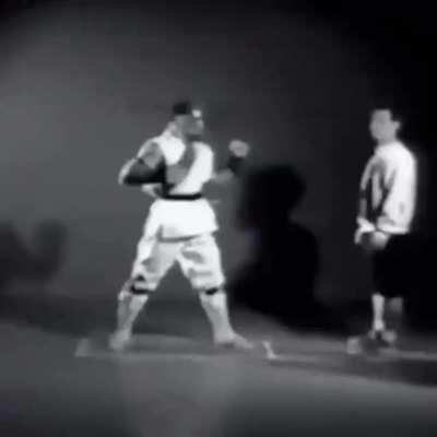 Original footage used to animate the first Mortal Kombat video game. (1990)