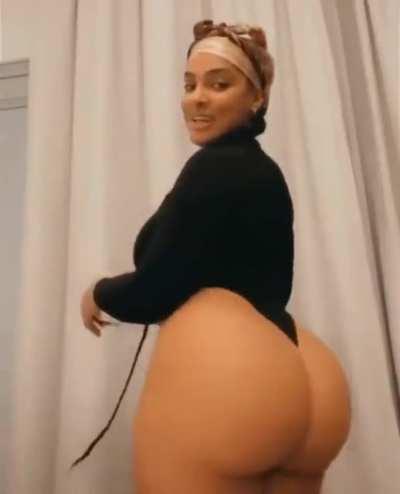 That's the stuff she should post