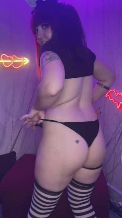 Wanna watch me take my panties off pervs? ;3