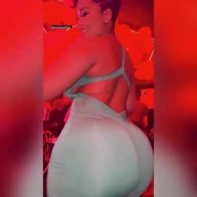 my goodness.🍑🍑🍑