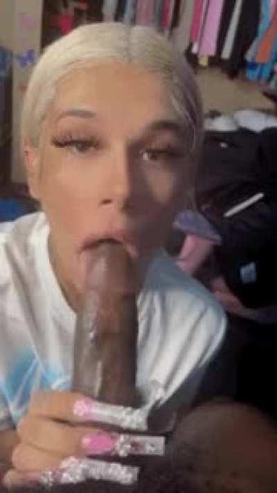 Trans women suck it better. My ONLY real socials are .. Insta : glokkiana .. Snap: herthebrat 💜