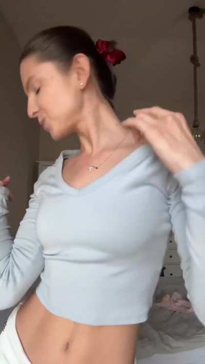 Gina Gerson's back, baby! 🔥 Catch her live solo on tonight at 9 pm CET—sweet, sexy, and all for you 💦