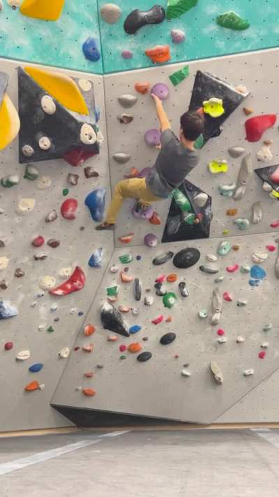 Climbing undercling on a overhang - what would you grade it?