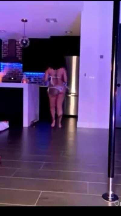 No Cap She Swinging That Bih lol