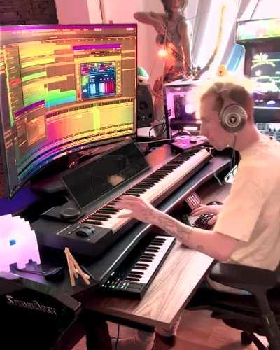 Happy Screenshotsaturday! This week i was mainly working on the instrumentation of a new project - that means a lot of sound design & messing around with moods, to determine how the different aspects of the game may sound in the end. (Based on the con