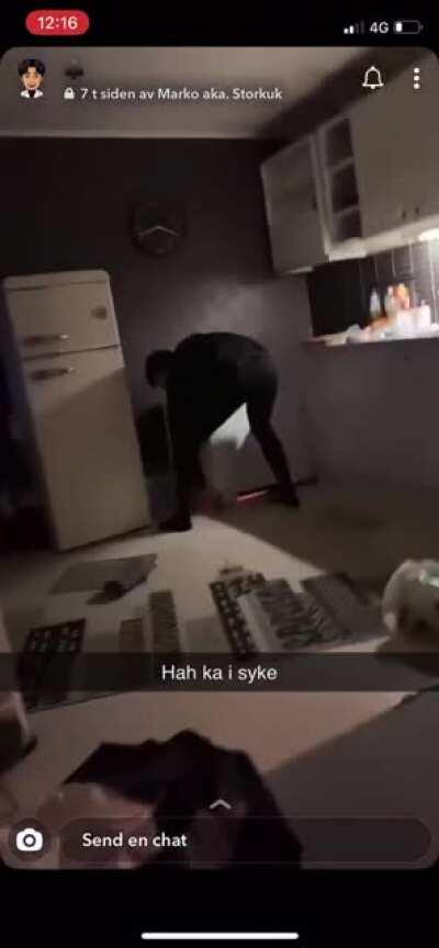 Moj drug Marko(Srbin u Norve&scaron;koj)je imao malu nesreću. Ps. Njemu nije mu ni&scaron;ta