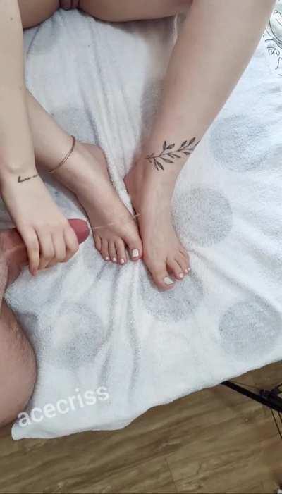 Making him cum all over my pretty feet