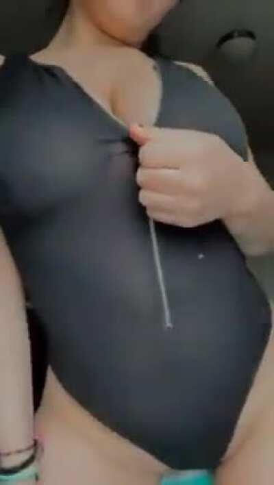 Who's this and can somebody help what site is she from?