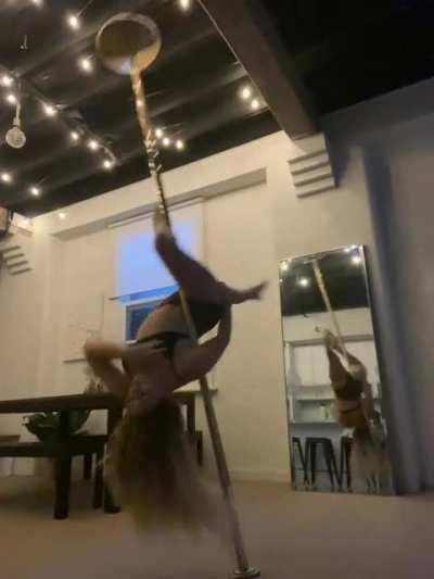 HMC whilst I be sexy on this pole