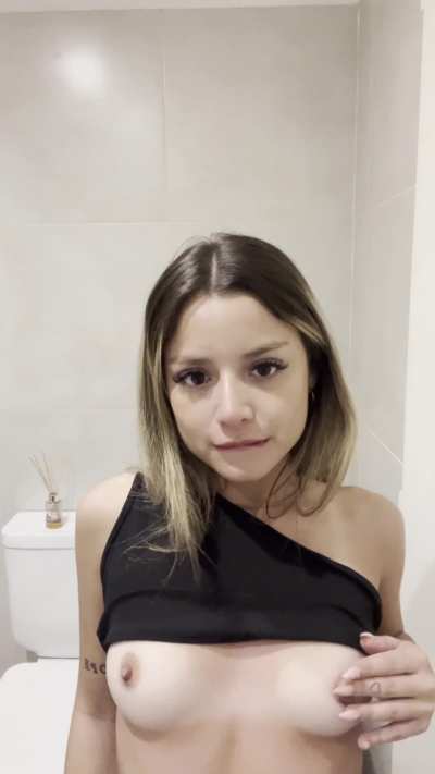 i capture the room with my full intense