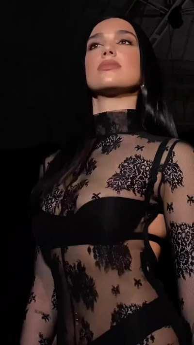 Who else loves Goddess Dua Lipa