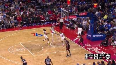 [Highlight] Tobias Harris pays off Embiids chasedown block by leaving his 3-footer 2 feet short