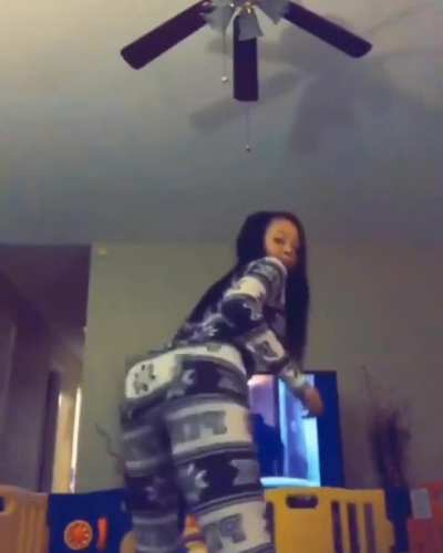 Sum light of her longest twerking clips that I have