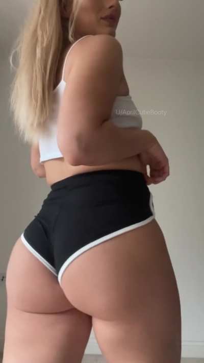 Small boobs, but the booty is a different story