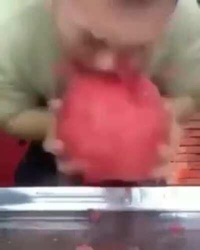 Я хз что здесь происходит, но выглядит пиздец смешно