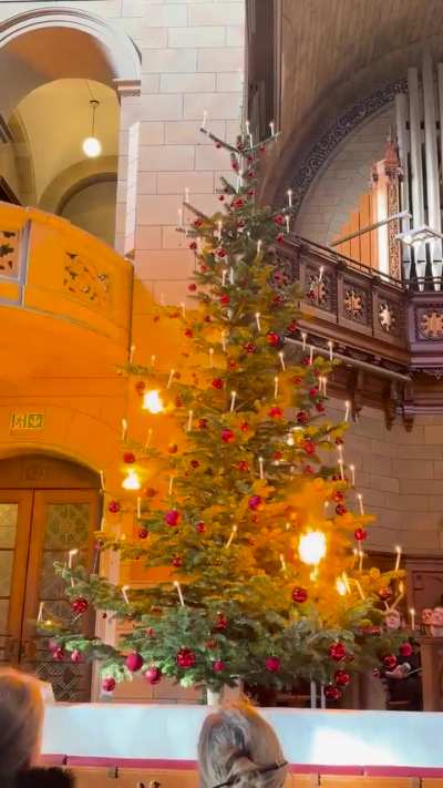 OMG! Someone Setting n Xmas Tree On FIRE In That Church!