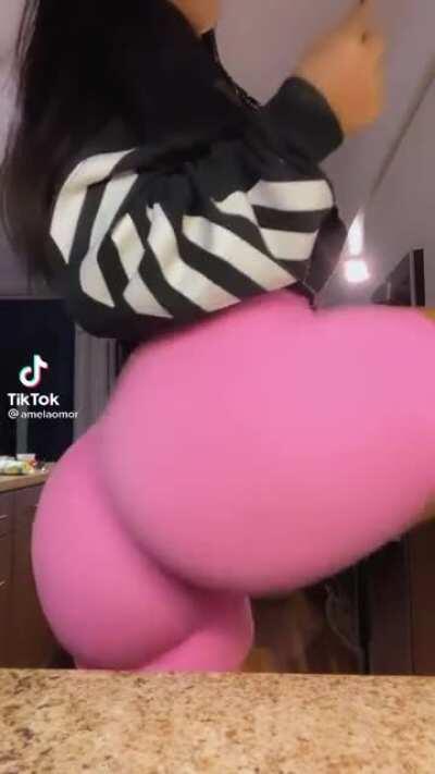 poo comes out of that 😳