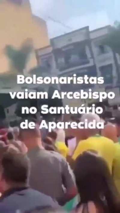 “Bolsonaro desrespeita Nossa Senhora” manda lá no grupo da família, da igreja, dos vizinhos, amigos