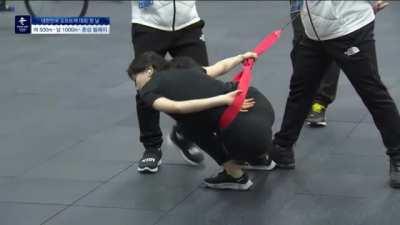 How speed skaters warmup