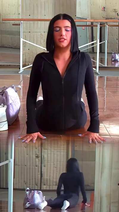 Looks amazing in leggings🤤