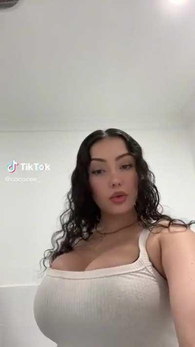 Too tight? Thick babe problems ð