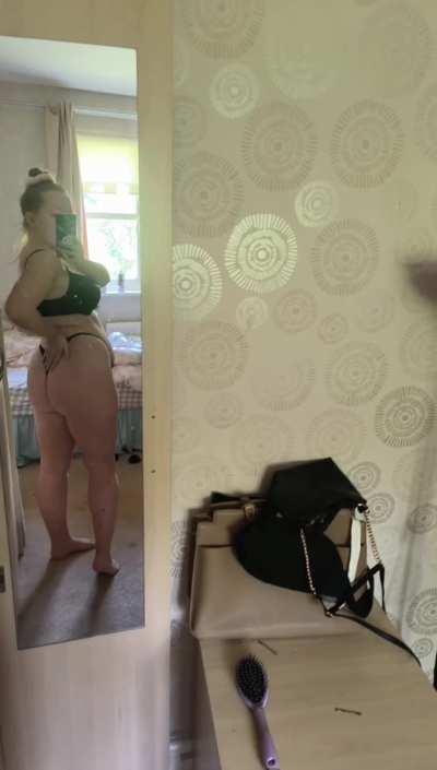 What do you think of my cute phat ass? 🍑 28F