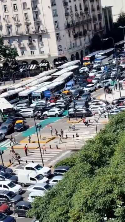 El mercado regulándose solo