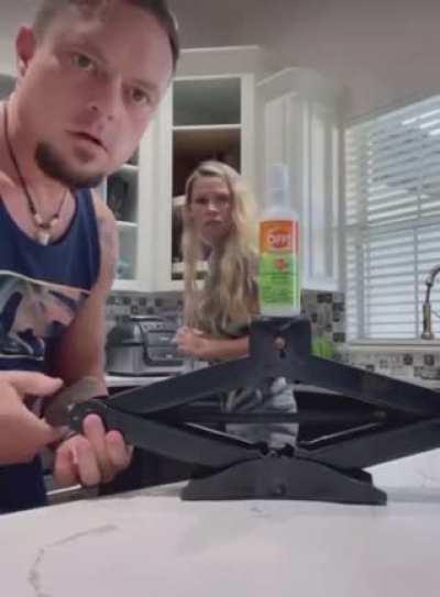 SiCkFuCk jAcKiNg oFF iN KiTcHeN