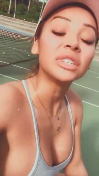 Side Boob - She knows exactly what shes doing..