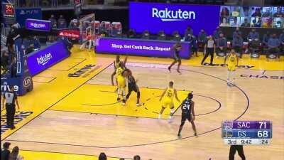 [Highlight] Buddy Hield makes his 4th straight three off a Harkless miss. He and Barnes are 9/10 from deep combined. DPing the sky.