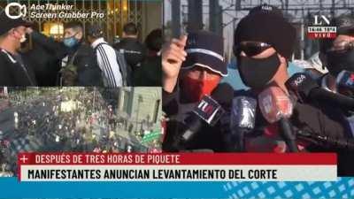 Piqueteros cortando las v&iacute;as del ferrocarril Roca: "Este Presidente ya lleva 1 a&ntilde;o y medio de gobierno, la vicepresidenta tiene raz&oacute;n: hay funcionarios que no funcionan."