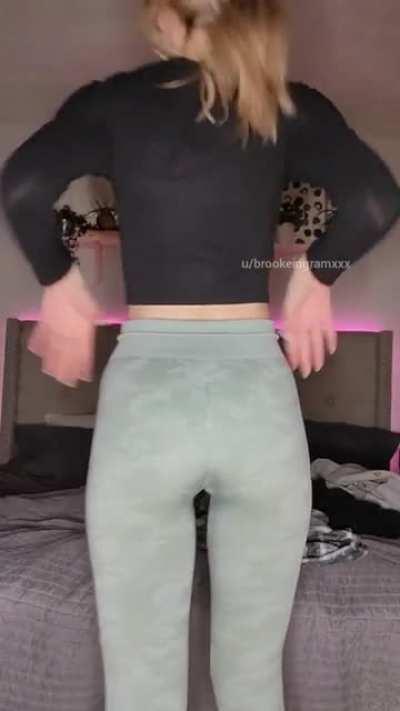 Looking for somewhere to sit this 🍑