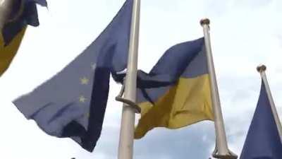 Ukraine thanks the Netherlands for the weapons deliveries and is now asking for F16's. Which the Netherlands has available.