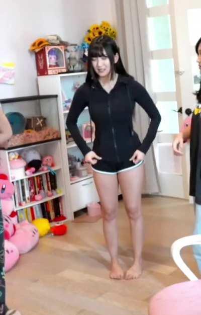 Aria on Emiru's cosplay stream w/ Hyoon - March 2024