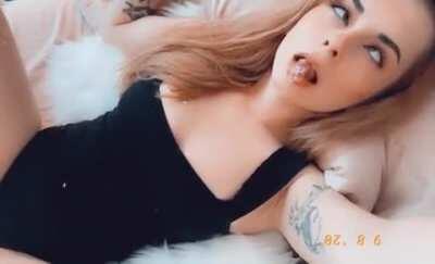 I came in this outfit while recording 👉👈