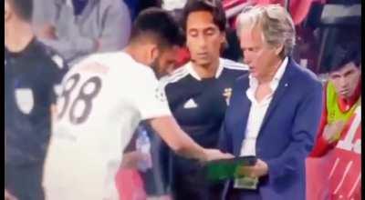 Quando tantas mudar algo no teu trabalho mas os teus chefes preferem manter as coisas a funcionar como há 20 anos. Também acontece com vocês?