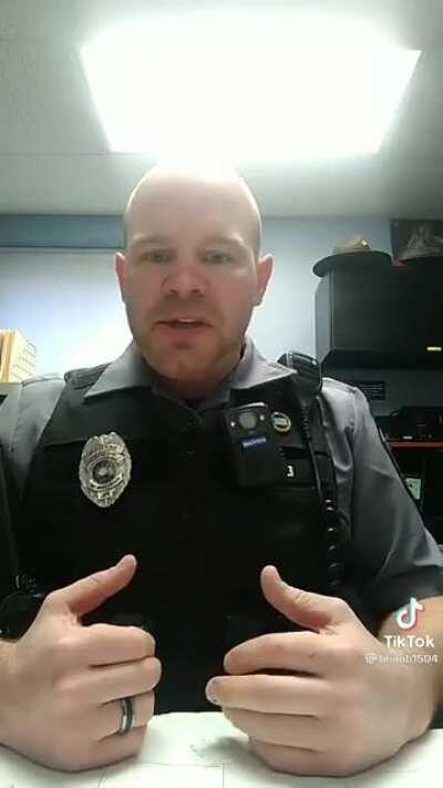 Can we take an moment to anlage the other cops