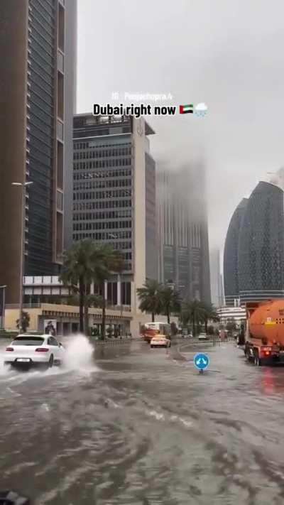 Dubai storm ⚡