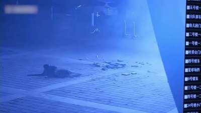 Man fights manhole cover