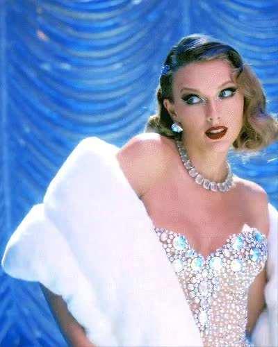 I'm obsessed with Taylor's beauty