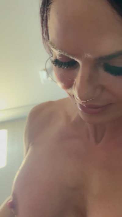 I’m a hot and naughty wife..