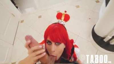 Queen of Hearts cosplayer sucks massive cock