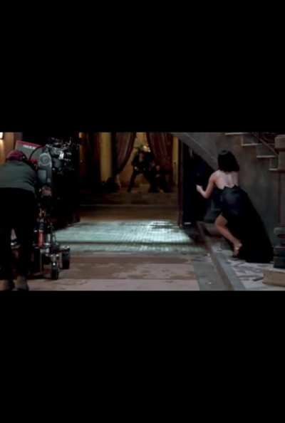 Ana de Armas for a minute