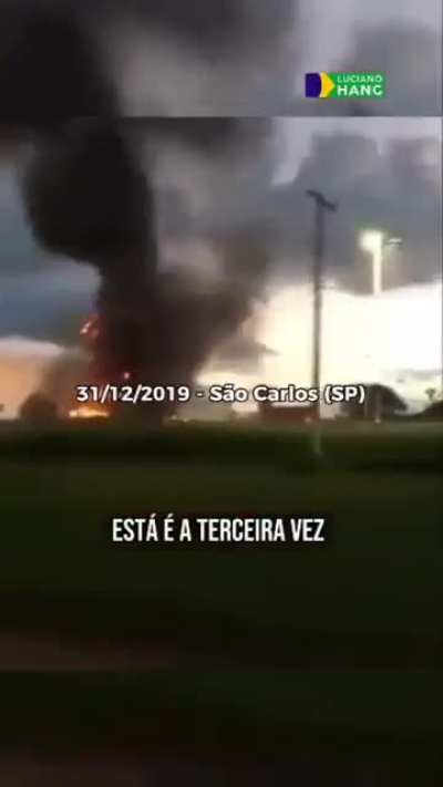 Queimaram a estátua da 