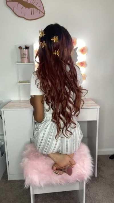 Makeup brushes tickle 🤭🦶