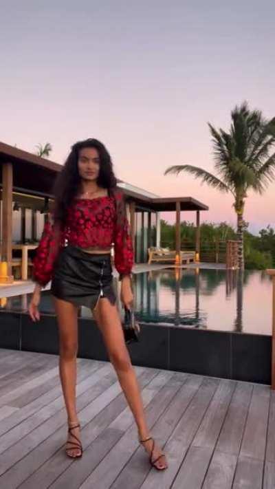 Pick an outfit for Kelly Gale